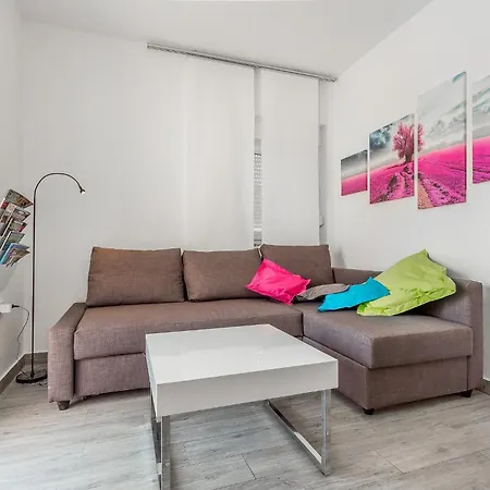 Apartment With A Swimming Pool Pjescana Uvala, - 22778 *